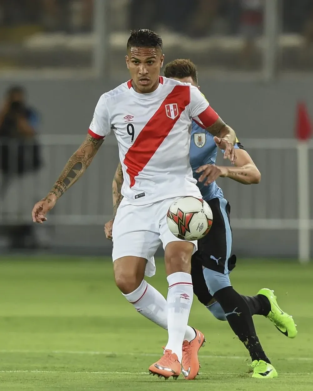 Paolo Guerrero es la referencia ofensiva de Perú ante Uruguay