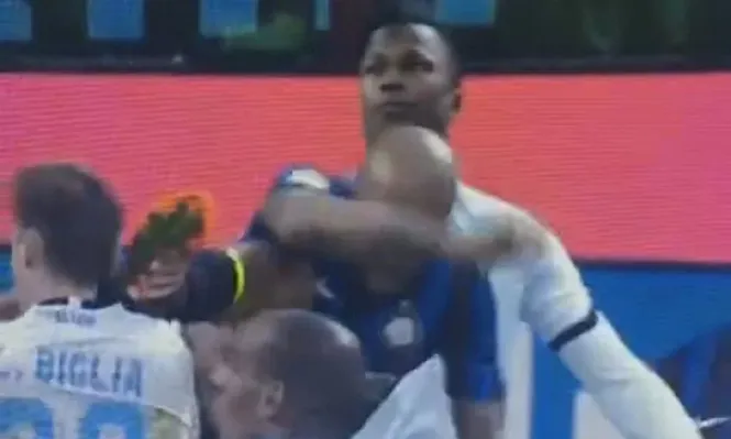 La patada de Felipe Melo a Lucas Biglia