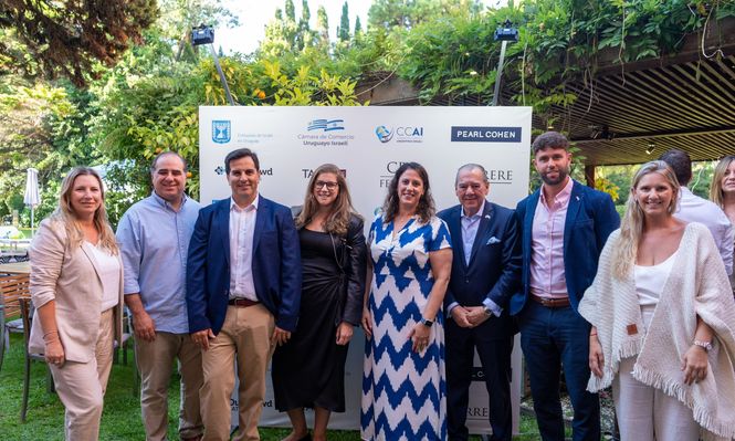 Los organizadores del evento con la embajadora de Israel en Uruguay, Michal Hershkovitz