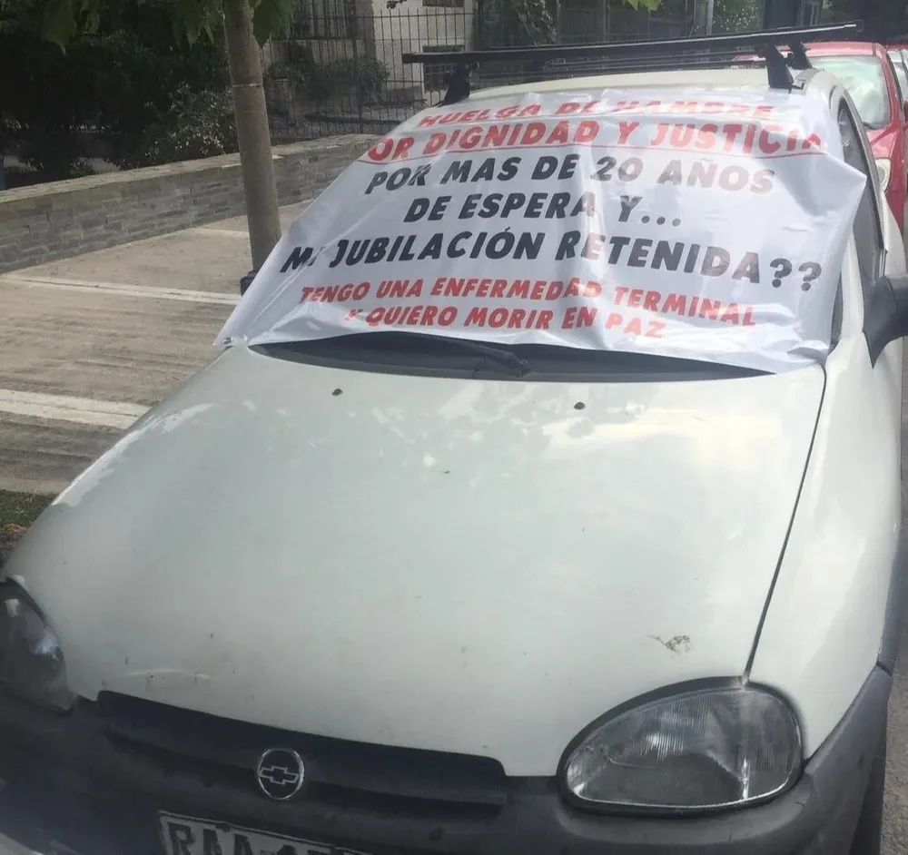 Pintado Otero se instaló en ese auto frente a la residencia de Suárez