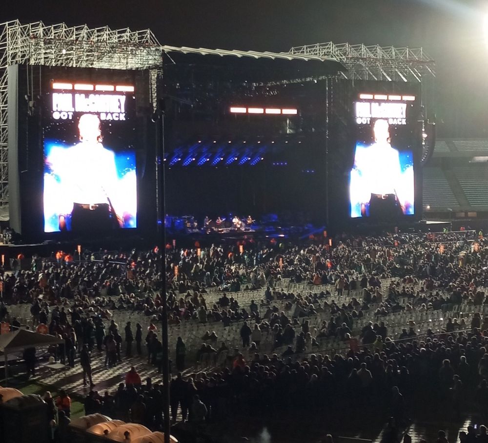 El Estadio Centenario comienza a llenarse para el concierto de Paul McCartney El Estadio Centenario comienza a llenarse para el concierto de Paul McCartney