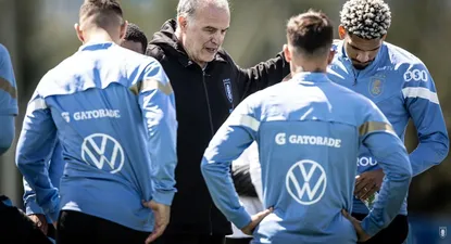 cuando se completa el plantel y que dia viaja la seleccion de bielsa a buenos aires para jugar ante argentina