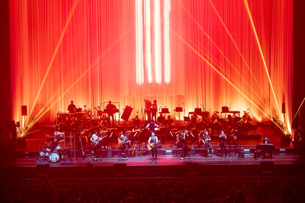 No Te Va Gustar filarmónico en el Antel Arena