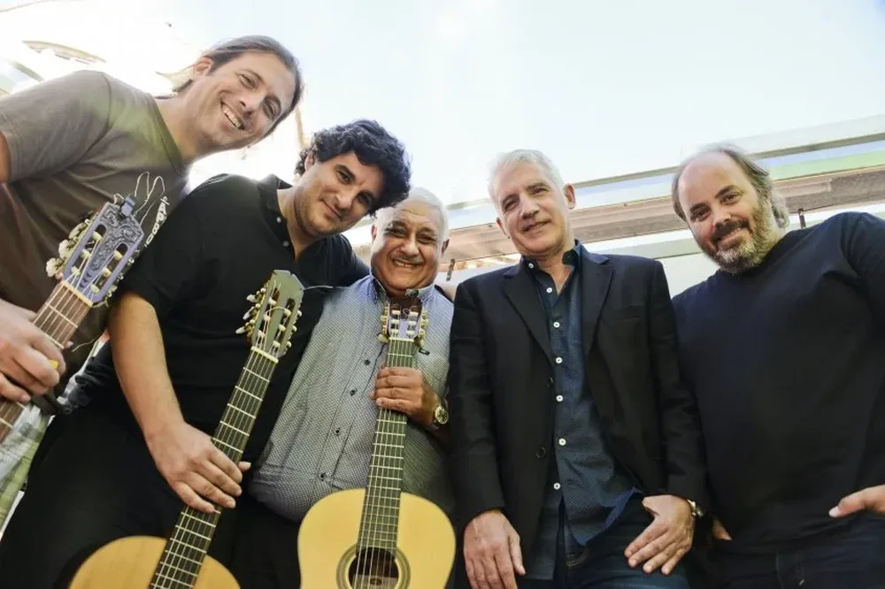 El elenco de Tango & Rock & Roll: Guzmán Mendaro, Poly Rodríguez, Julio Cobelli, Gabriel Peluffo y Christian Cary