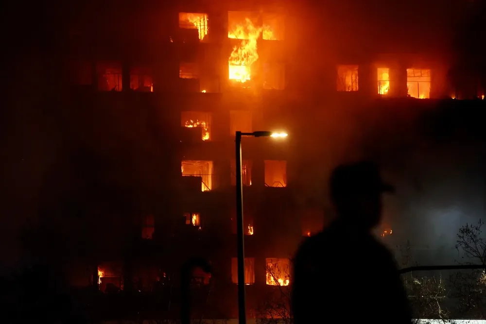 Edificio incendiado en Valencia