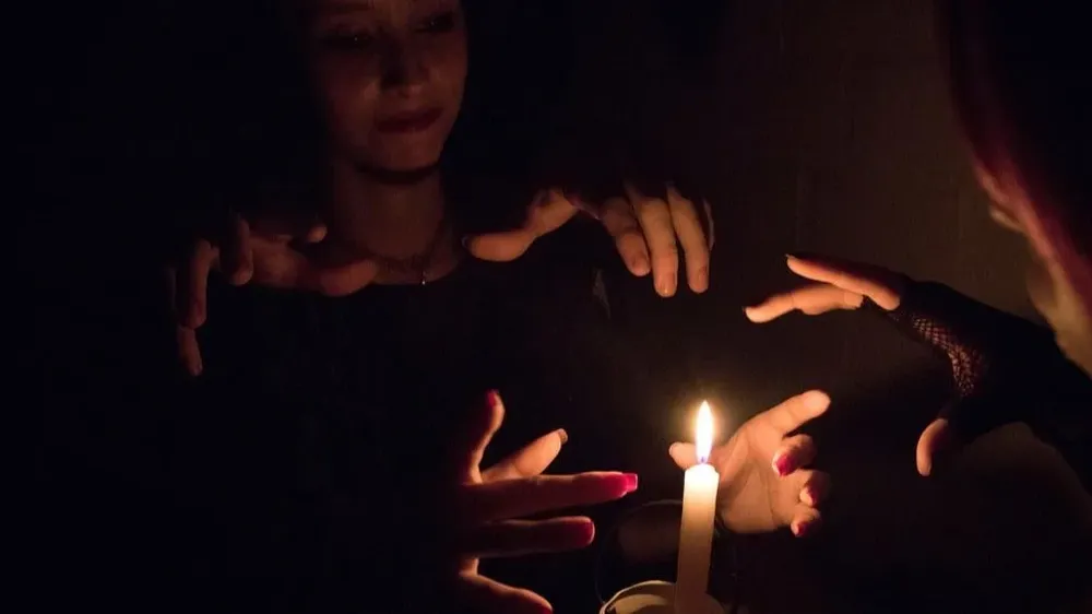 En el siglo XVI no era tan fácil convencer a una muchedumbre de que no eras una bruja. Hoy sigue siendo difícil en algunos países.