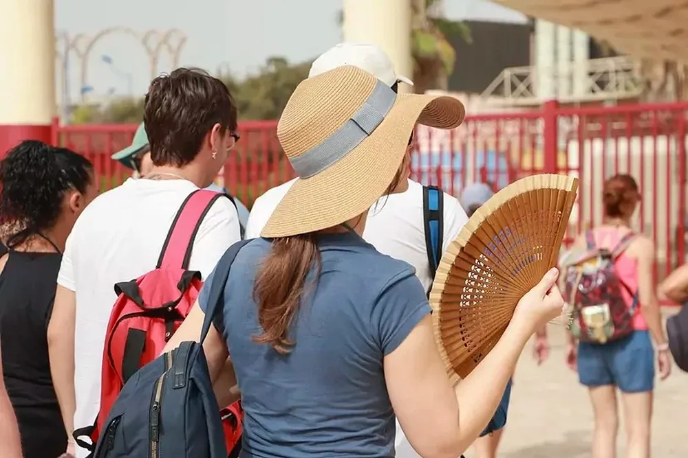 Turistas en Sevilla. Expansión.