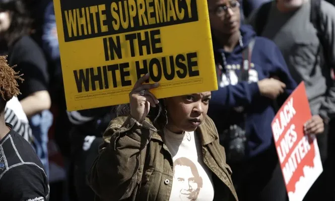 La lucha racial generó una ola de protestas en la Casa Blanca.