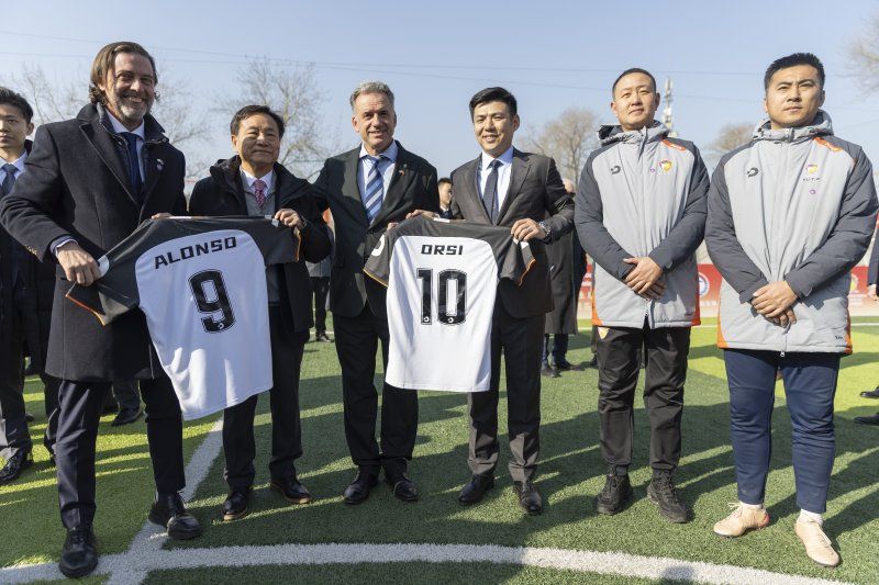 AUF y Tenfield, en China, avanzan hacia la firma de los contratos: el fútbol uruguayo no se verá gratis y liberan la señal un fin de semana más