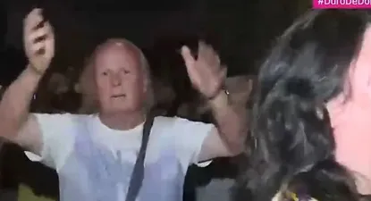 El colorado de Omar en la manifestación