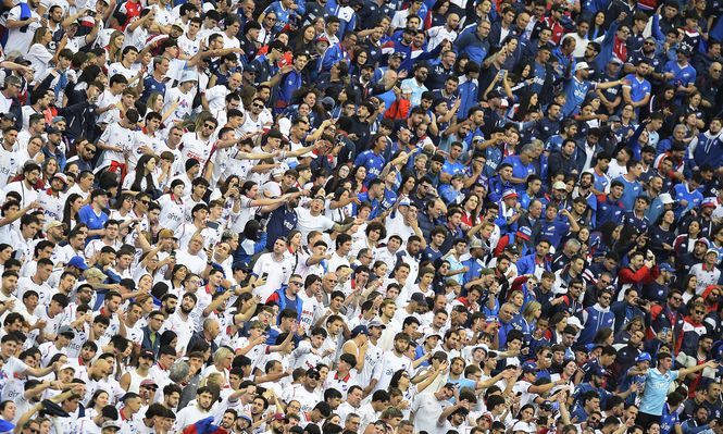 Hinchada de Nacional en la final contra Peñarol disputada en el Gran Parque Central