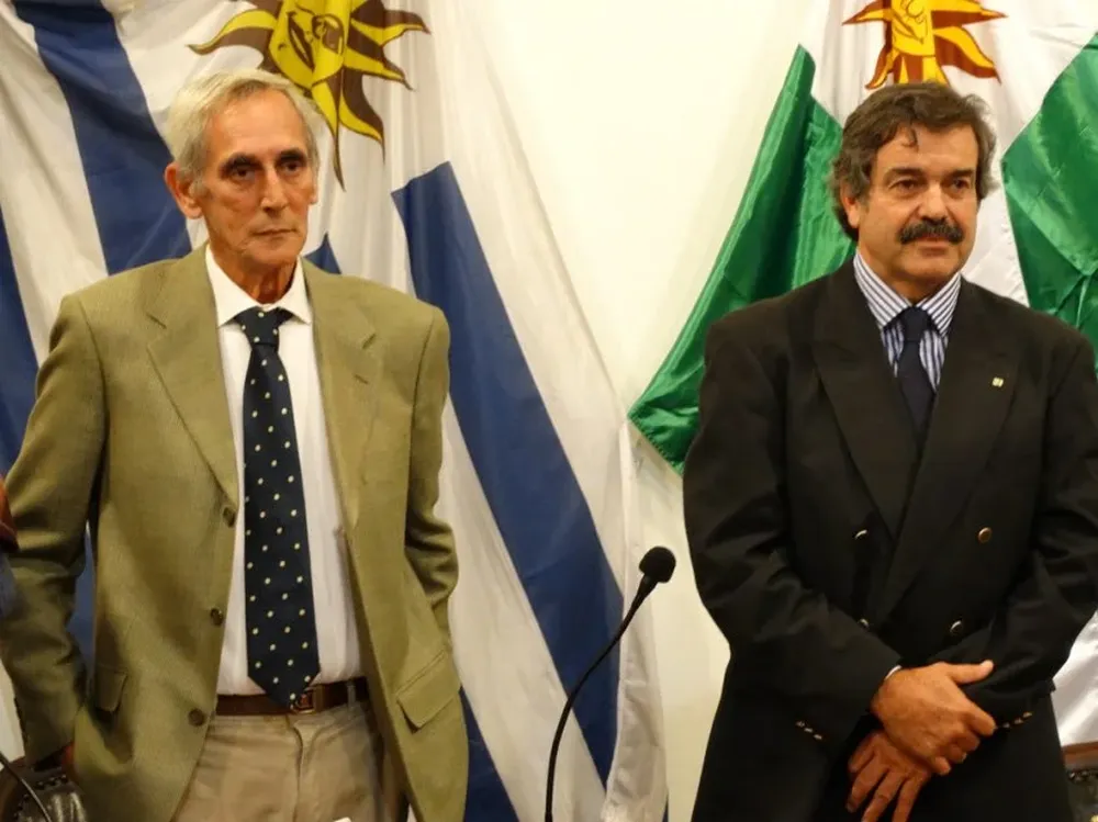 Fernando Dighiero y Carlos María Uriarte en el acto de cambio de mando