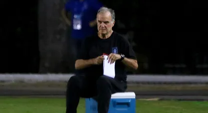 Marcelo Bielsa contra Chile, recibió su segunda amarilla