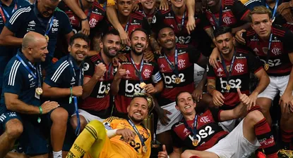 De Arrascaeta en el festejo de Flamengo tras ganar la Recopa