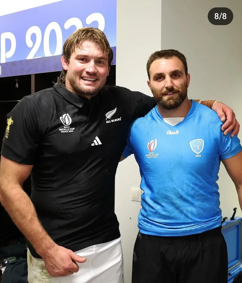 Los Teros y Los All Blacks en el vestuario