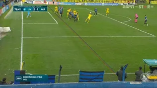 El offside a Peñarol fue medido por el VAR desde la línea del arco y no desde la línea en la que partió el pase hacia Maximiliano Silvera