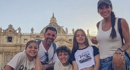 Antonio Pacheco con su esposa y sus hijos celebró sus 50 años