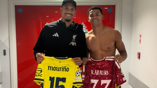 Ronald Araujo y Santiago Mouriño tras enfrentarse por Liga de Campeones