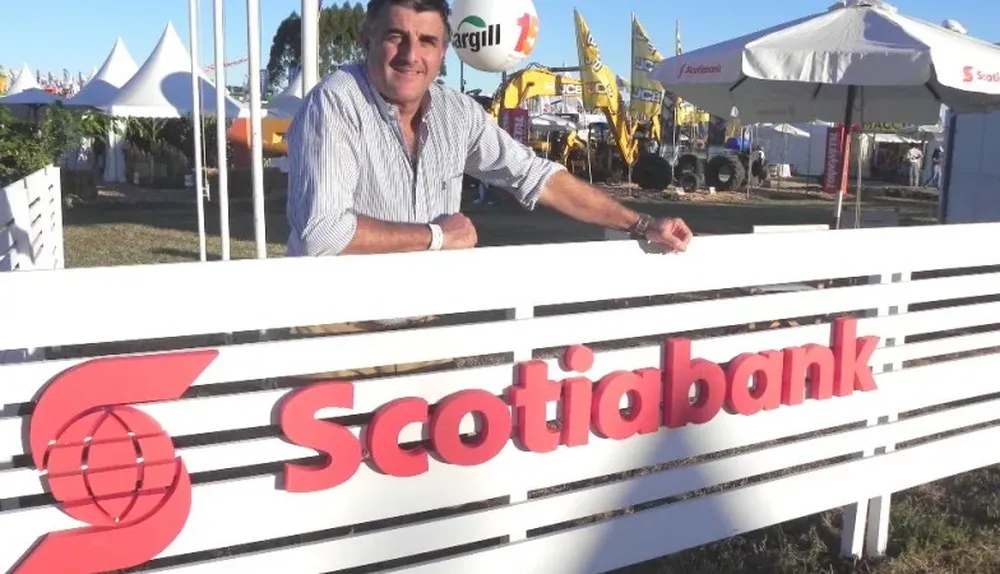Alberto Noria en el stand de Scotiabank en la 20ª Expoactiva Nacional