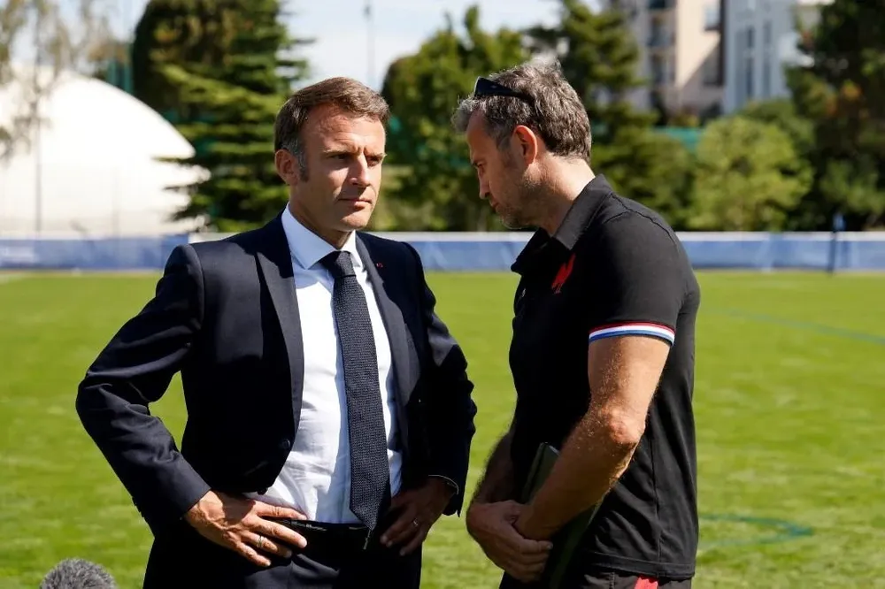 Emmanuel Macron visitó al seleccionado de Francia en el medio de la polémica sobre Chalureau