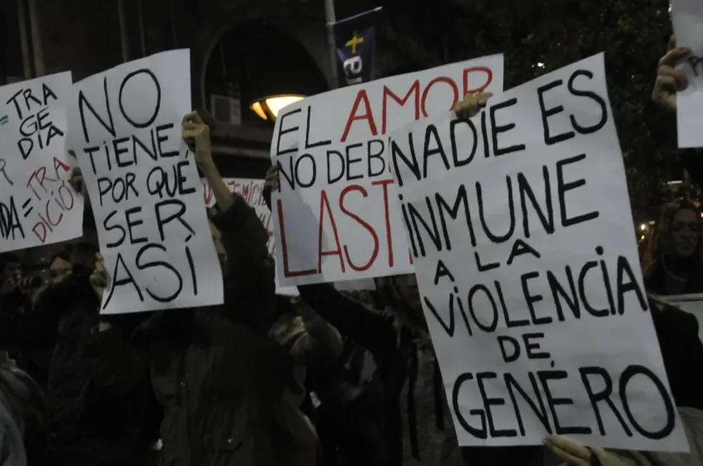 Carteles expuestos durante la marcha Ni una menos