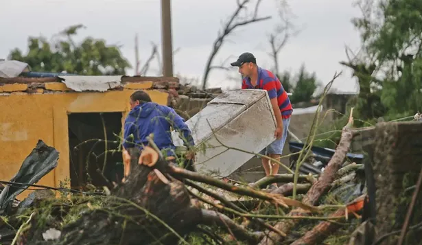 El tornado provocó la muerte de cinco personas