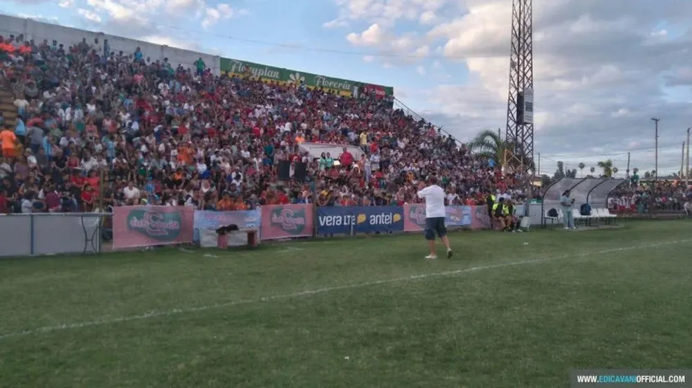 Así estuvo el Dickinson para el partido de Cavani