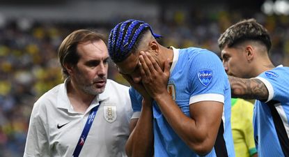 Ronald Araujo de la selección de Uruguay, se retiró llorando por su lesión ante Brasil en la Copa América 2024