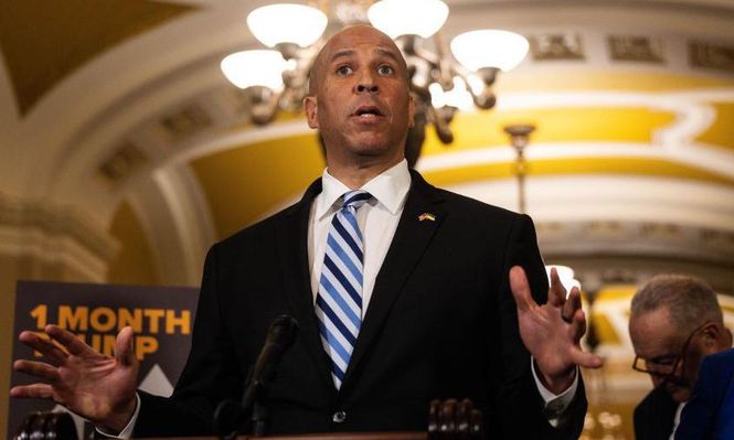 Cory Booker quiere alterar el normal funcionamiento del Senado como protesta contra Trump.