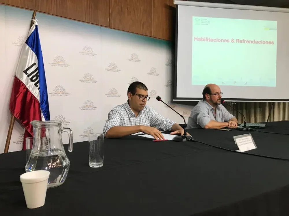 Mario Andrés Rodríguez y Carlos Fuellis en la sede del MGAP.