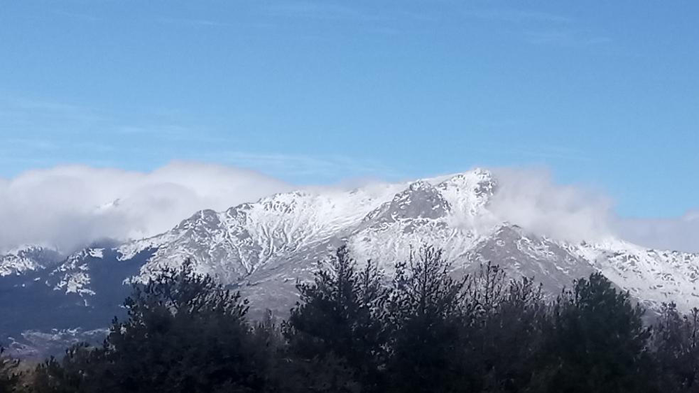 La nieve se instala en las cumbres de las sierras españolas.