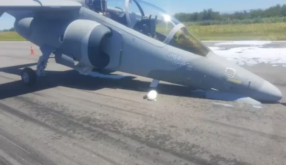 El avión en emergencia tras el aterrizaje en Córdoba