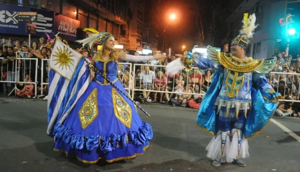 Mucho público observó el desfile por 18 de Julio