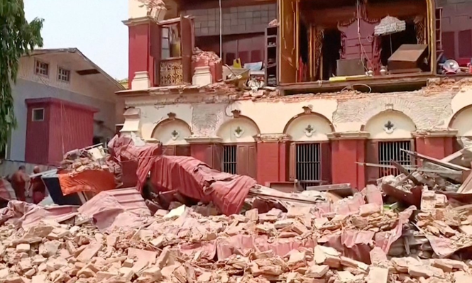 Destrozos causado por el terremoto en la ciudad de Mandalay.