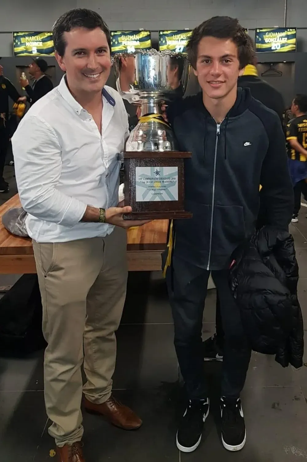 Juan Susena junto a Facundo Pellistri, una de las últimas joyas de las formativas de Peñarol