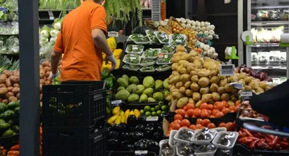 Alimentos sin procesar y dólar cortan racha bajista de inflación