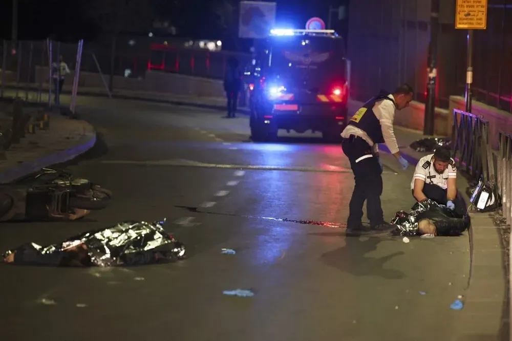 Personal se seguridad trabaja en el lugar del atentado