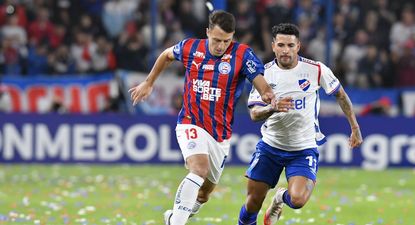 Santiago Arias de Bahia ante Gabriel Báez de Nacional por Copa Libertadores