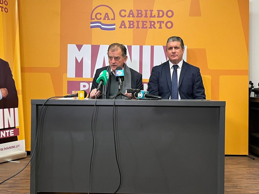 Guido Manini Ríos tras la reunión de la Junta Nacional de Cabildo Abierto