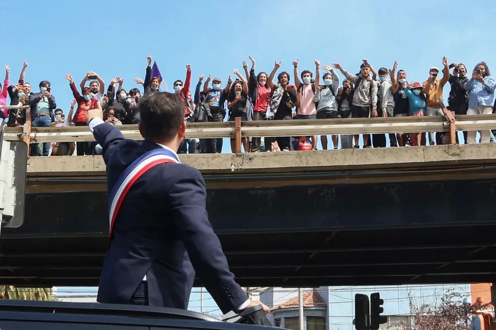 El gobierno de Boric tuvo un revés de una calificadora de riesgo.