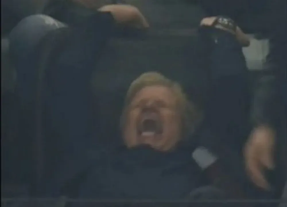 La reacción de bronca de Oliver Kahn cuando Borussia Dortmund le empató en la hora a Bayern Múnich