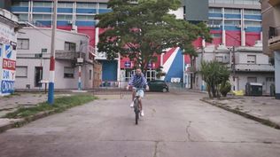 El divertido anuncio con un cantante en bicicleta con el que Nacional presentó a un fichaje internacional; mirá el video