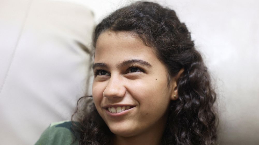 La niña Fabiana Blanco se ha hecho famosa porque, tras horas de arduo trabajo por parte de los rescatistas para llegar hasta ella, los recibió con una gran sonrisa.