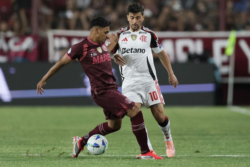Giorgian de Arrascaeta en la final de la Recopa Sudamericana contra Lanús