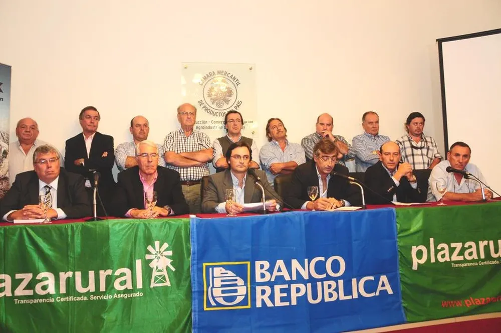 Integrantes de Plazarural y del Banco República en la conferencia de este viernes
