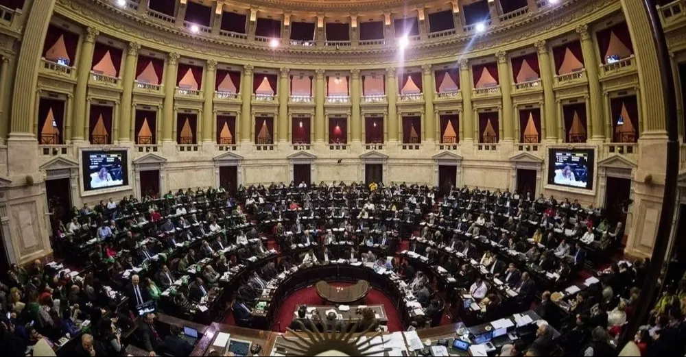 La sesión por la ley ómnibus se pasa al miércoles