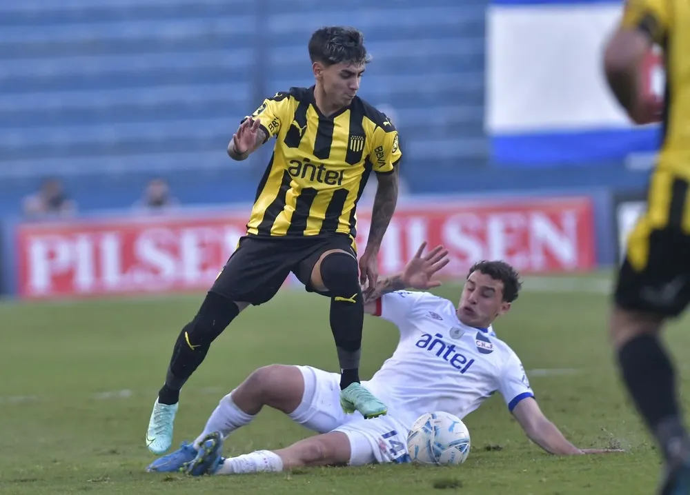 Facundo Torres en el clásico del Gran Parque Central