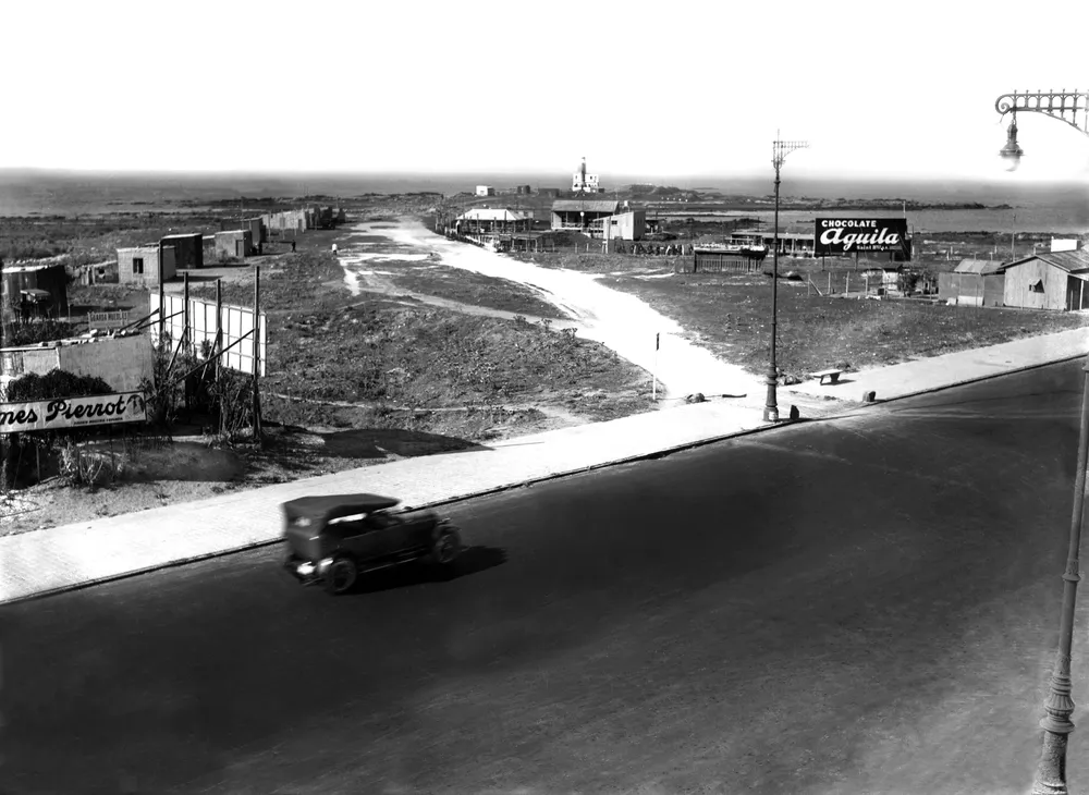 Imagen de bulevar Artigas y la rambla en 1928