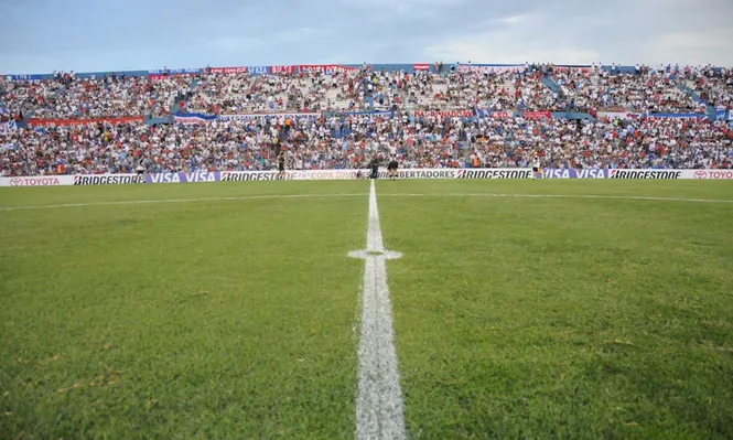 Hinchas quieren el clásico en el Parque Central