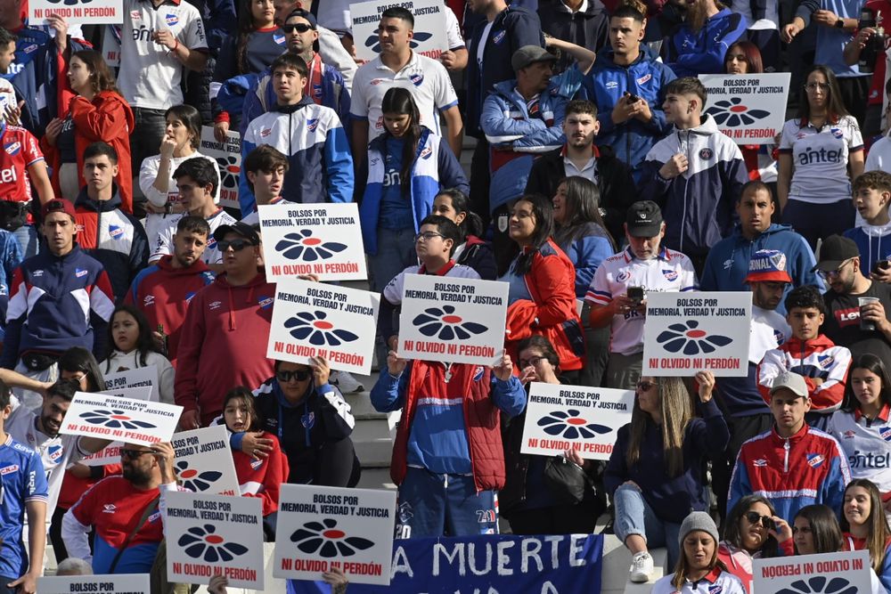 Hinchas de Nacional en el Mes de la Memoria Hinchas de Nacional en el Mes de la Memoria